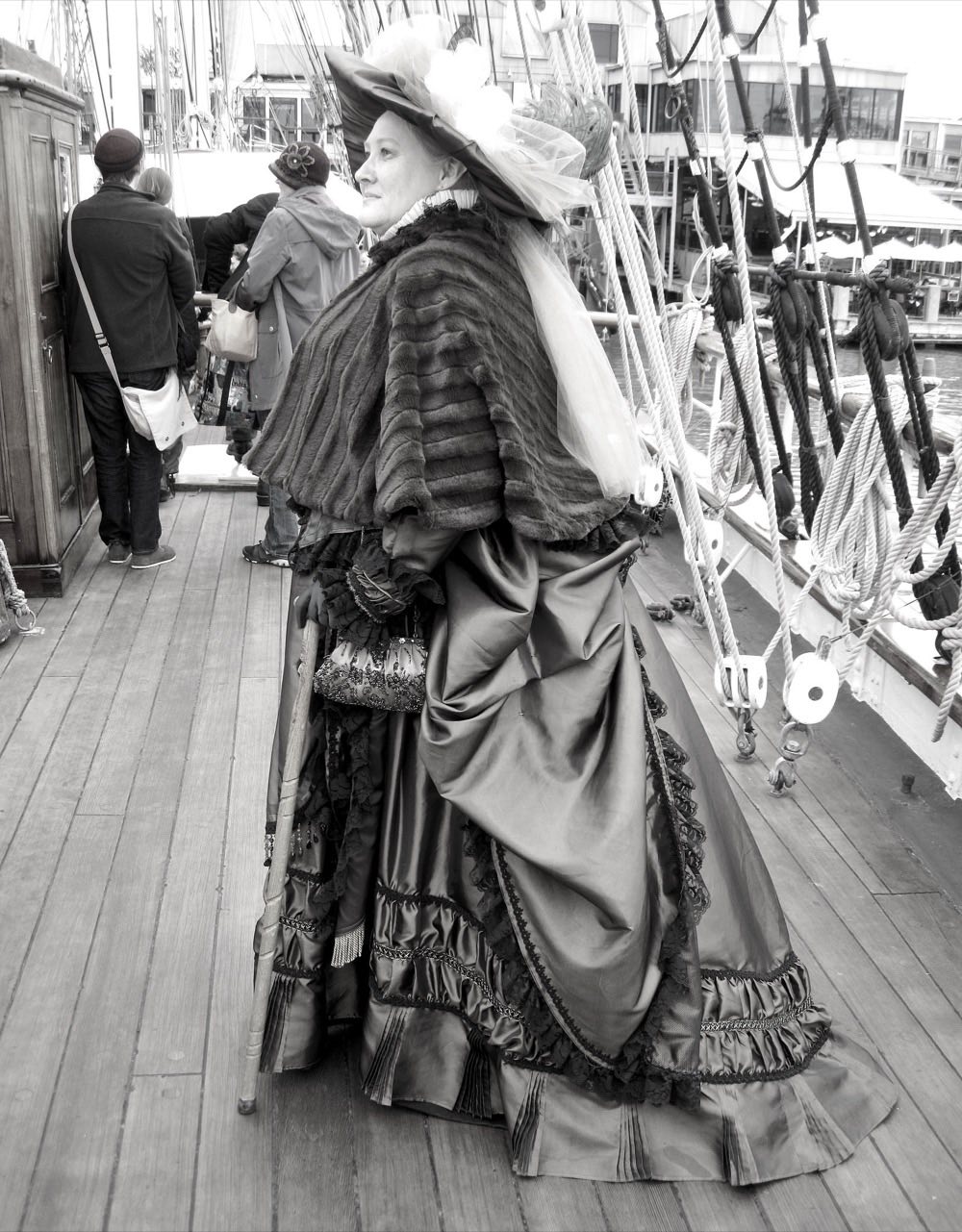 Costumed performers at Dickens on the Strand